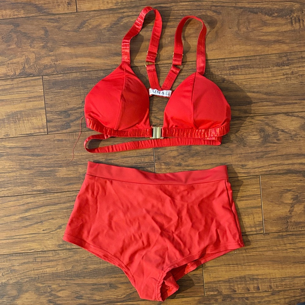 Luna Red pole Set